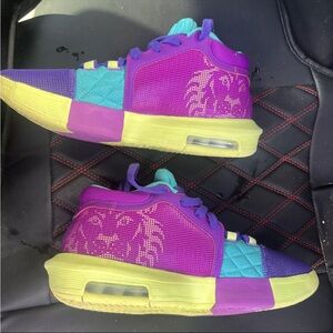 Size 10 Nike Lebron Witness 8 Field Purple